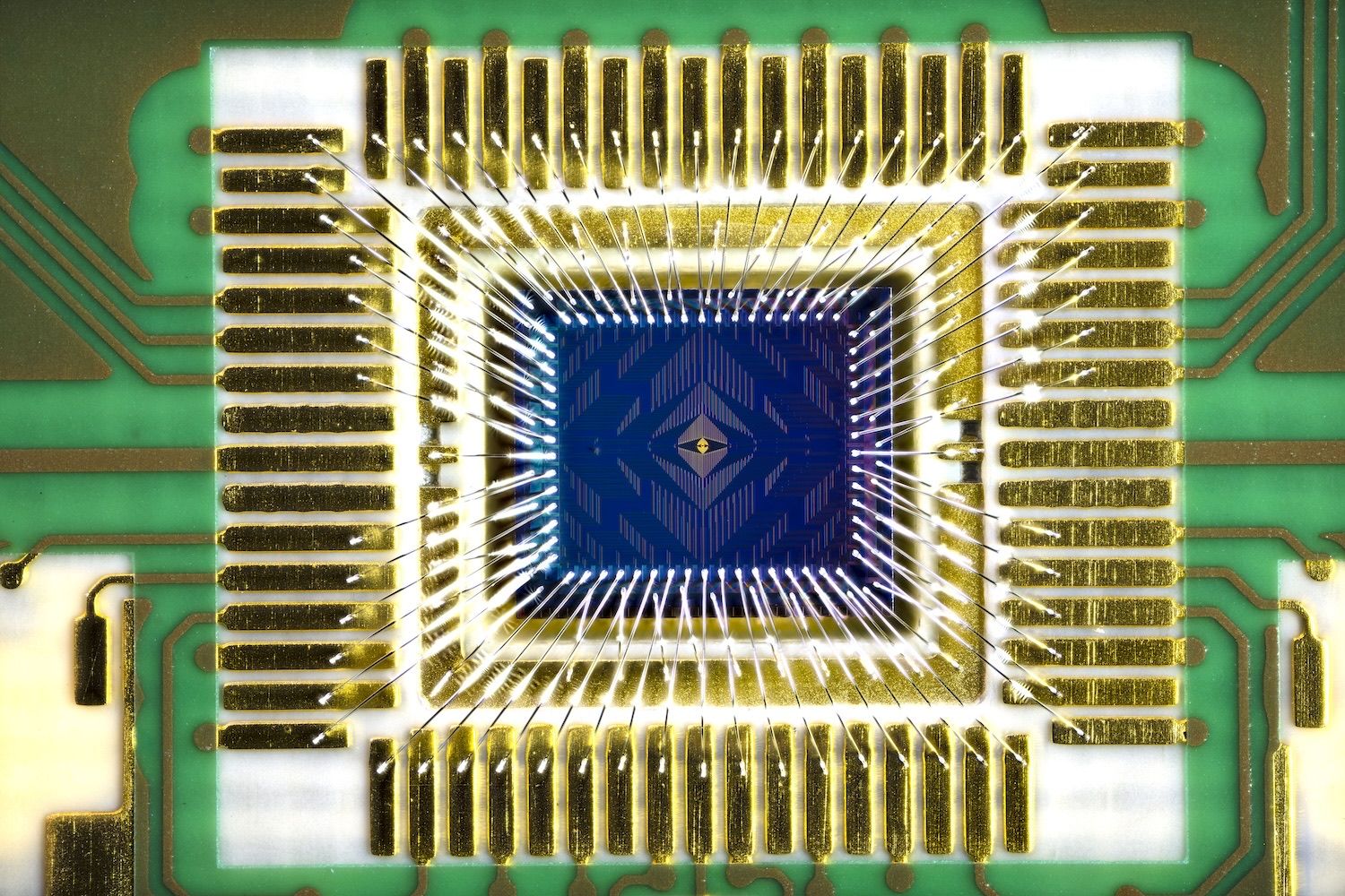 Ion trap device for quantum computing research